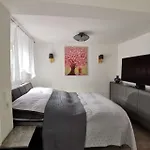 Appartement Bei Der Palme Mit Sauna Moeglichkeit Düsseldorf